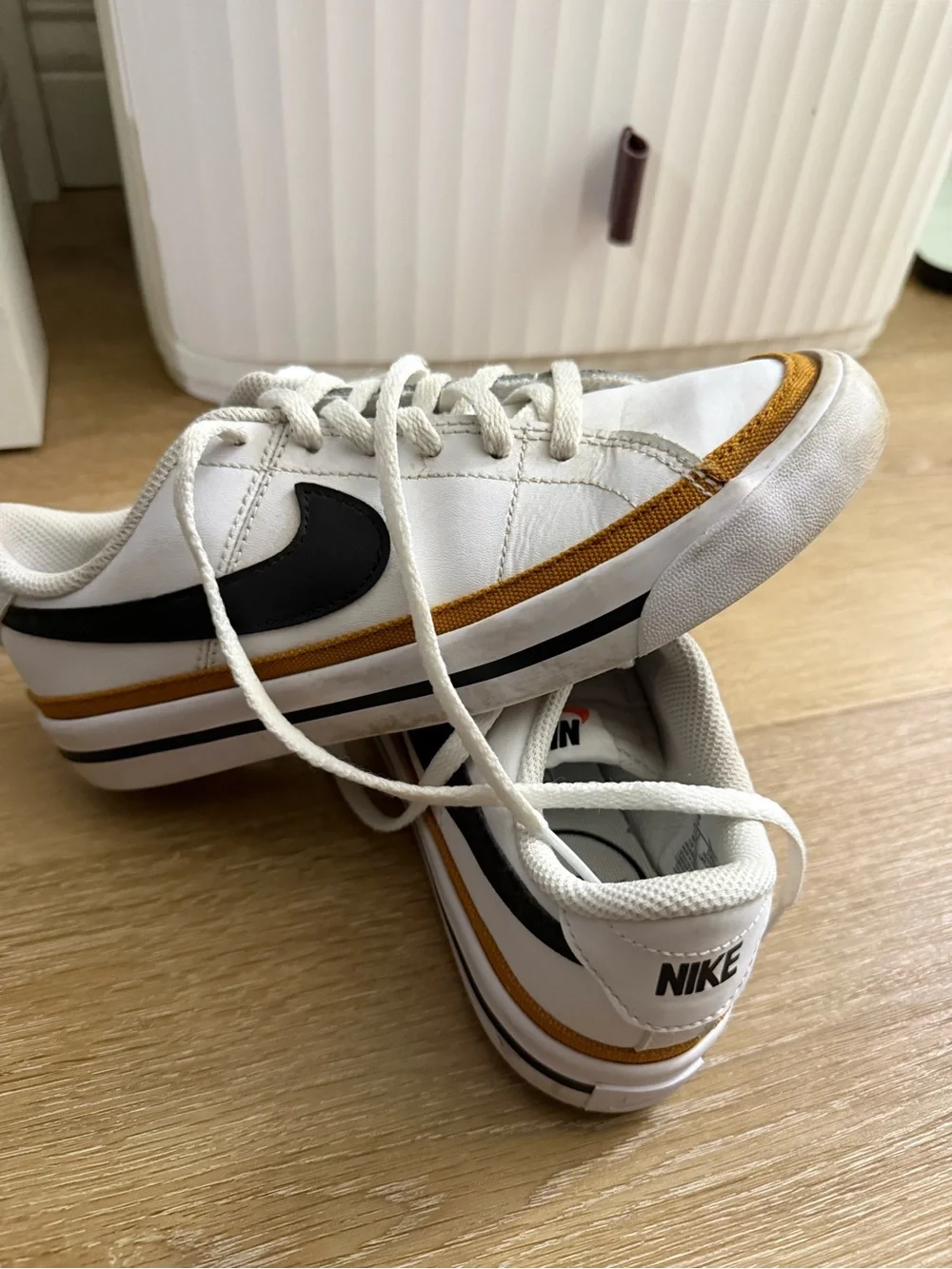 Nike Girls White & Black Low Top Sneakers Mustard Gold Accent Size 4